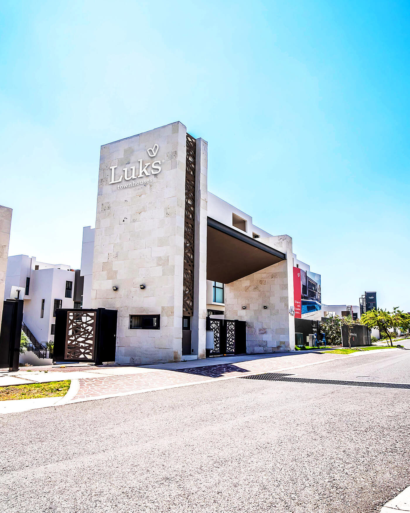 mcompany portico de entrada luks townhouses